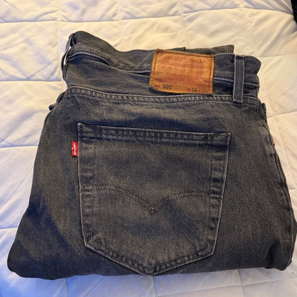 Levi's Men's Dark Gray Straight Jeans